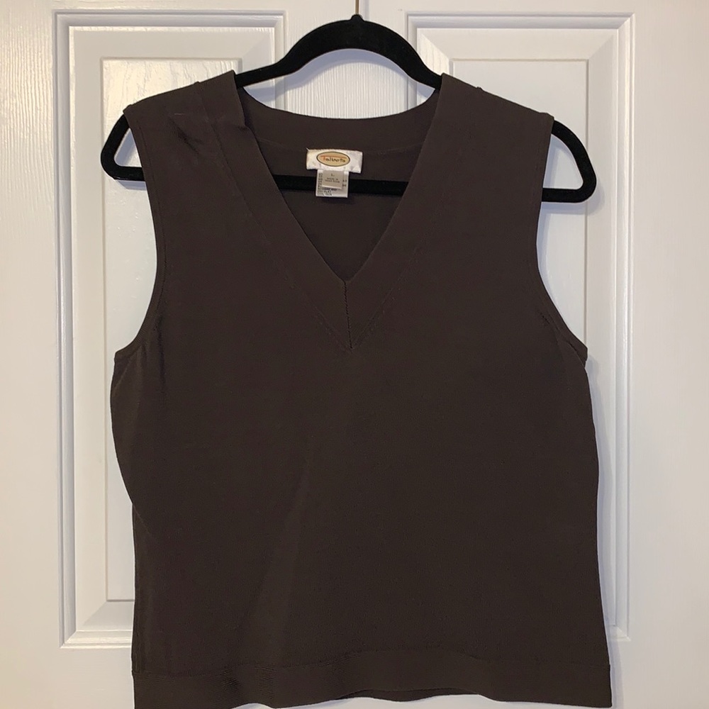 TALBOTS SLEEVELESS V-NECK TOP